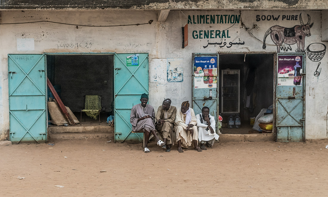 Senegal:   Tre män